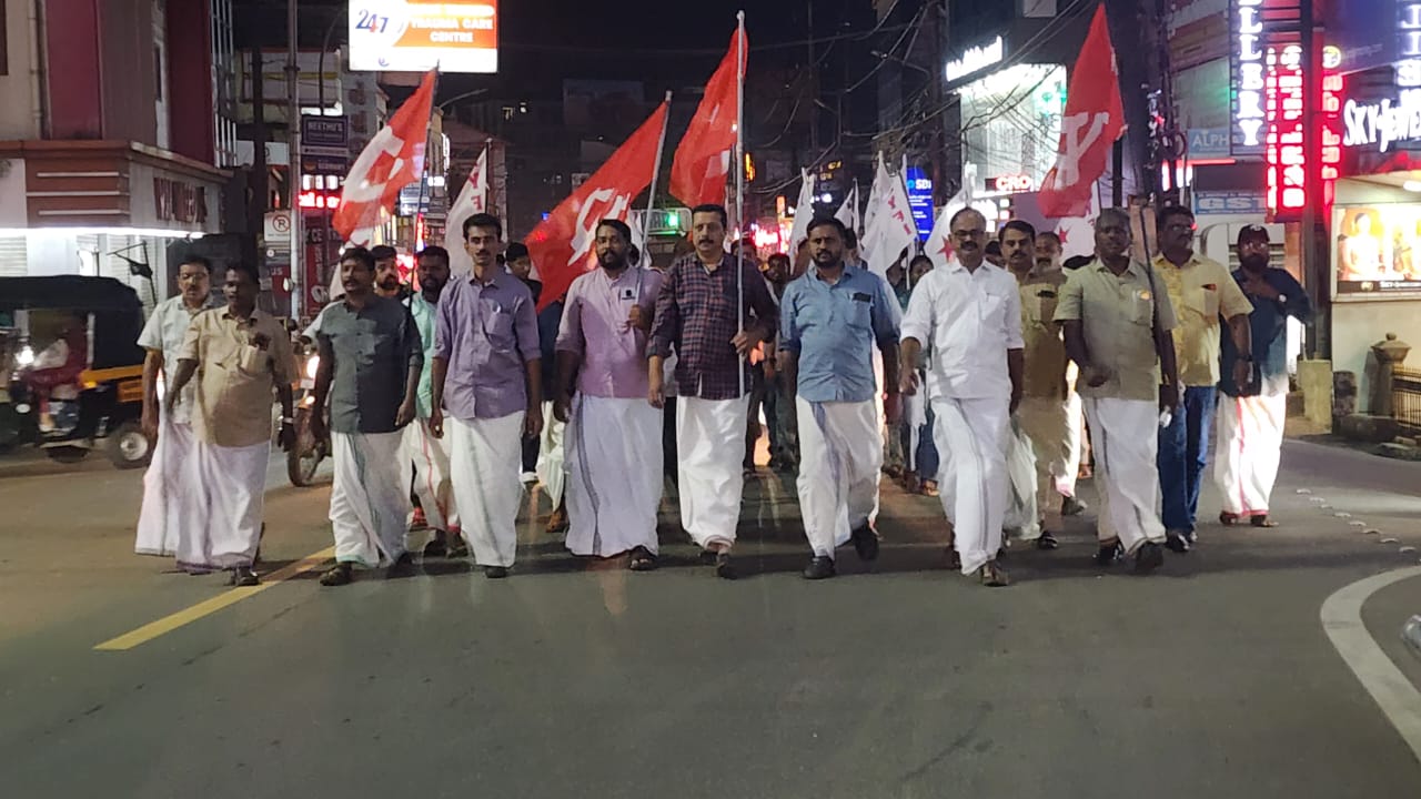  എകെ സജി ഭവനിൽ അതിക്രമിച്ചു കയറി ഐസി ഘോഷ് നെ അറസ്റ്റ്‌ ചെയ്യാൻ ശ്രമിച്ച കേന്ദ്ര സർക്കാർ നടപടിയിൽ പ്രതിഷേധിച്ച്  പ്രകടനവും  യോഗവും 